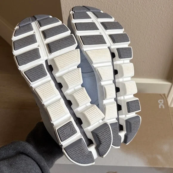 EUC on cloud 5 heather/fossil size 5.5 with original box and extra laces - Picture 11 of 16